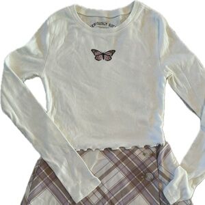 Aeropostale long sleeve cropped top with butterfly detail. Sz S